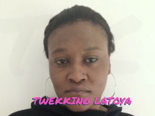 TWEKKING_LATOYA