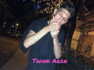 Twink_Aron